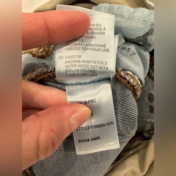 Articles of Society Women Maternity Jean Shorts Distressed Over Belly Size 30 - Picture 13 of 16